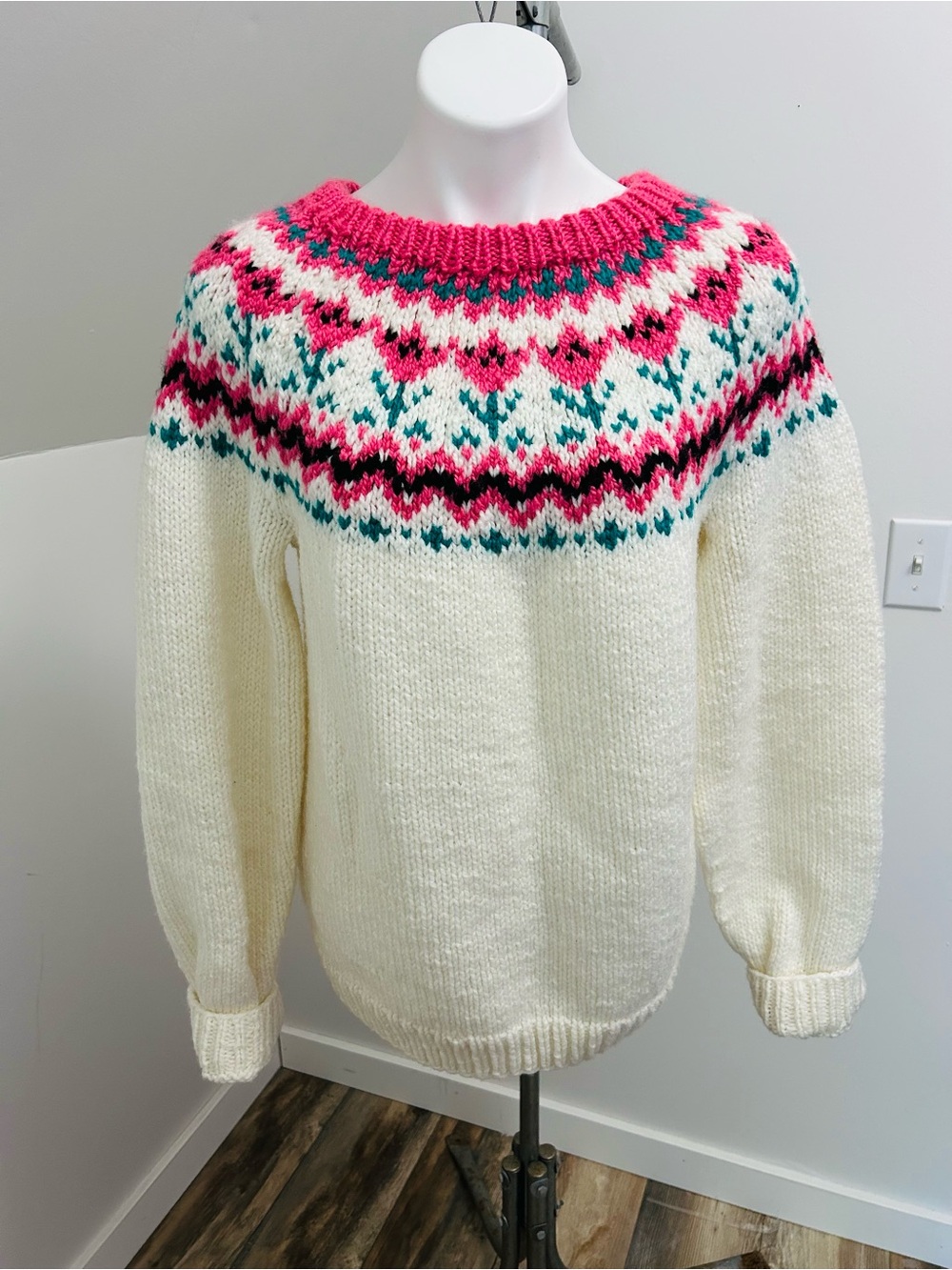 Women’s Cream Fair Isle Sweater with Pink Tulips Handmade size L grandma cottage